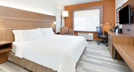 Holiday Inn Express & Suites MITCHELL Room Type - 1 King Suite Communications Accessible