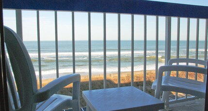 Holiday Inn Express NAGS HEAD OCEANFRONT Room Type - 1 King Standard Oceanfront