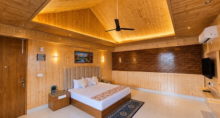 The Royal Terrace Room Type - QUEEN AC COTTAGE VALLEY VIEW WITH BALCONY
