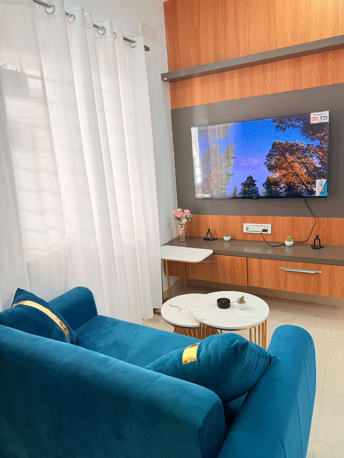 1BHK Balcony lift Nr HSR Flyover bus stop - Tap to explore photos