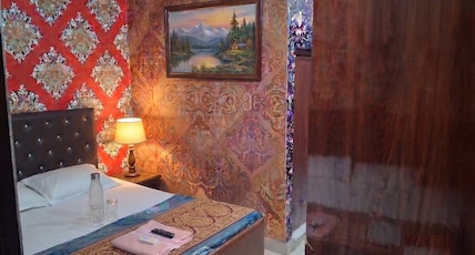 Hotel Golden Crown Room Type - King Bed Deluxe