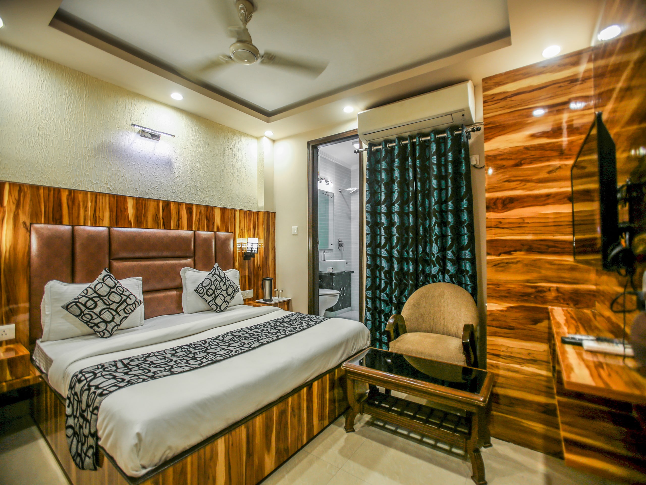 KRISHNA INN near Nizamuddin Railway Station - Tap to explore photos