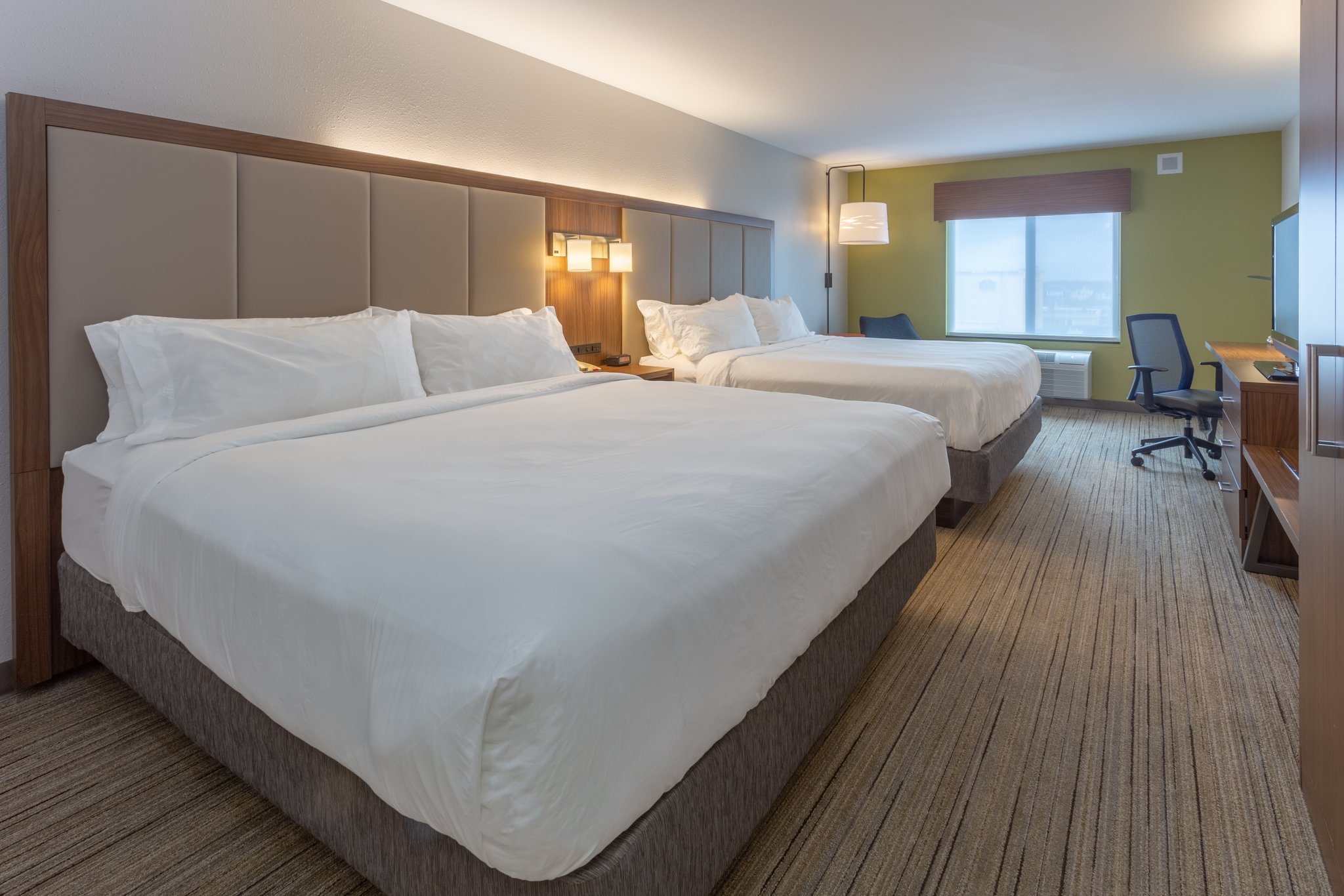 Holiday Inn Express INDIANAPOLIS - SOUTHEAST - Tap to explore photos