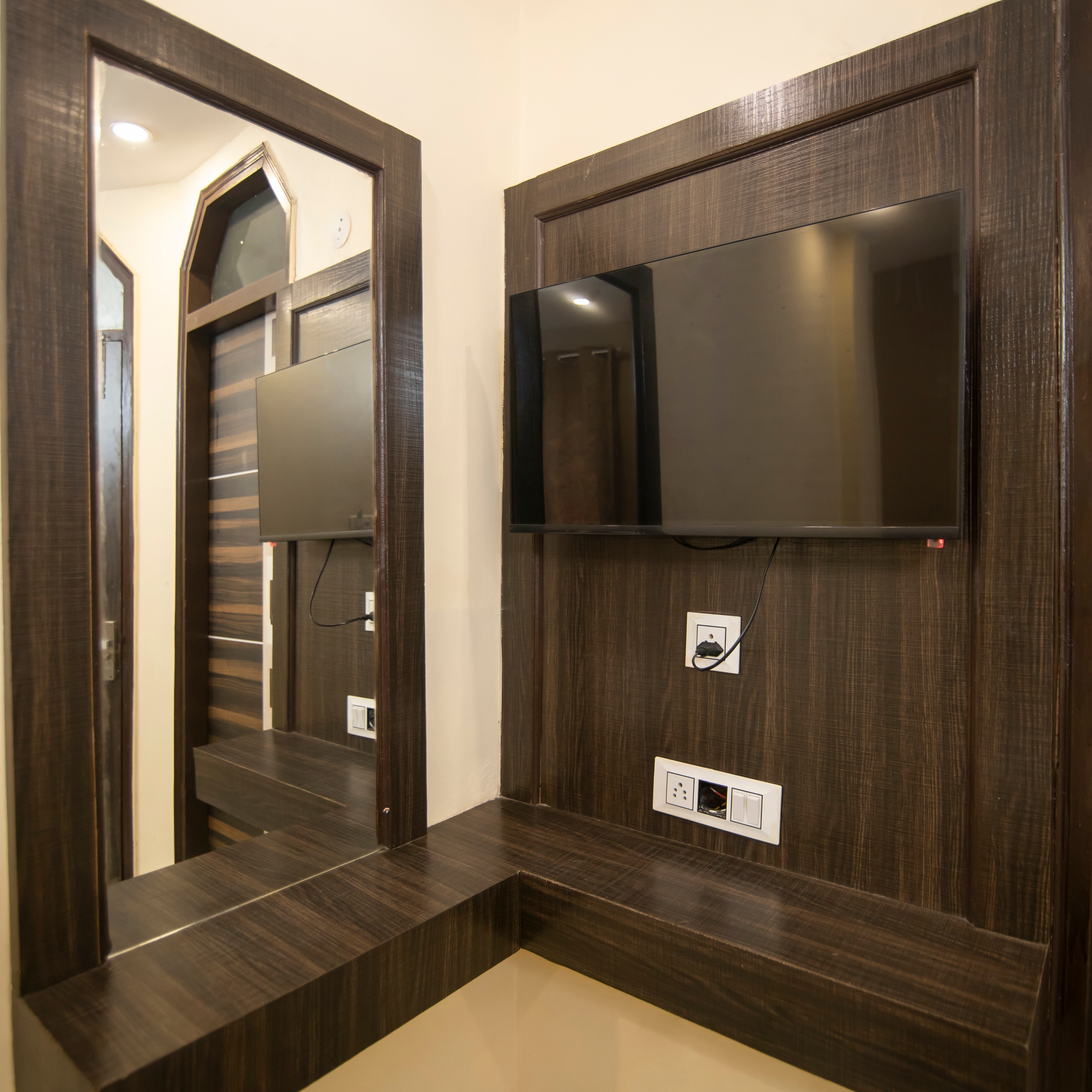 Hotel Siddharth 5 mins from NDLS Railway Station - Tap to explore photos