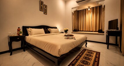 Solasta Homestay Room Type - Deluxe king room with balcony