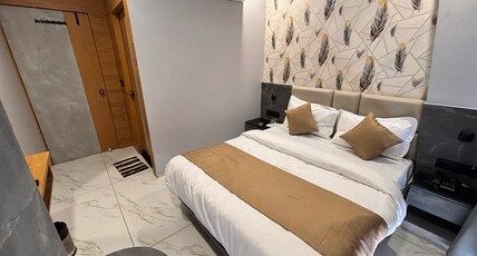 Hotel Sparsh Inn S.G Highway Room Type - Deluxe Room