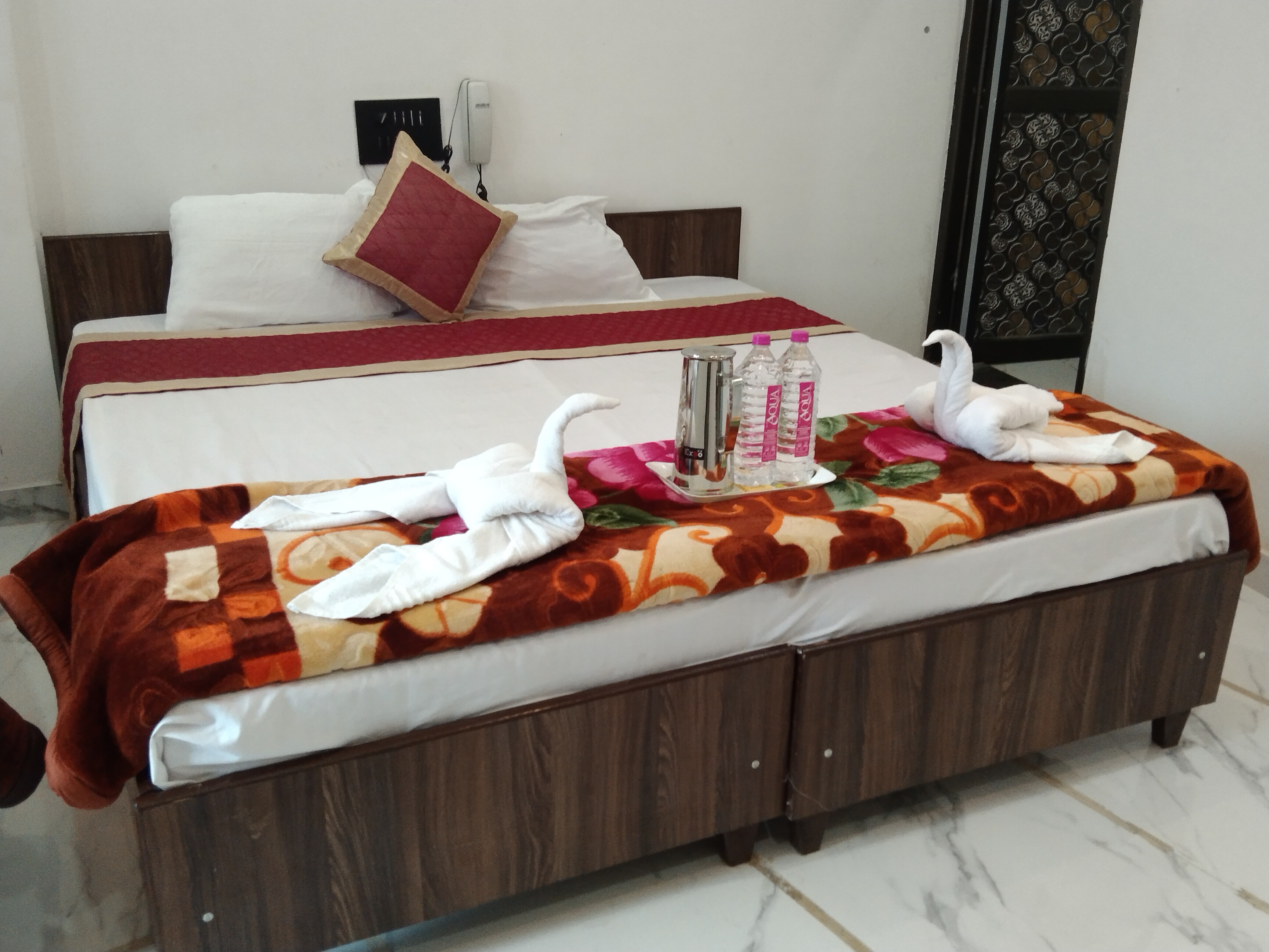 Hotel GP Palace, Pushkar - Near Pushkar Lake - Tap to explore photos