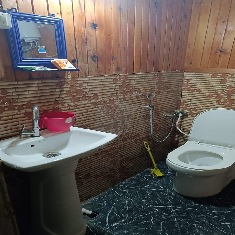 U-Turn Ladup Home Stay - Tap to explore photos