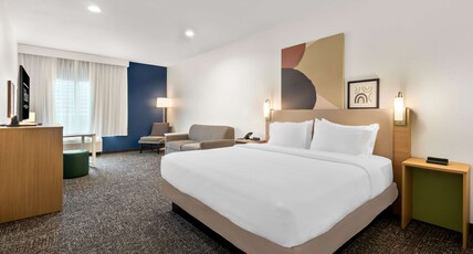 Spark by Hilton Missouri City Room Type - 1 KING BED WITH SOFA