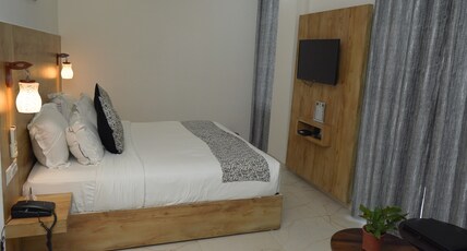 Click Collection the Abode Dharamshala Room Type - Deluxe Room