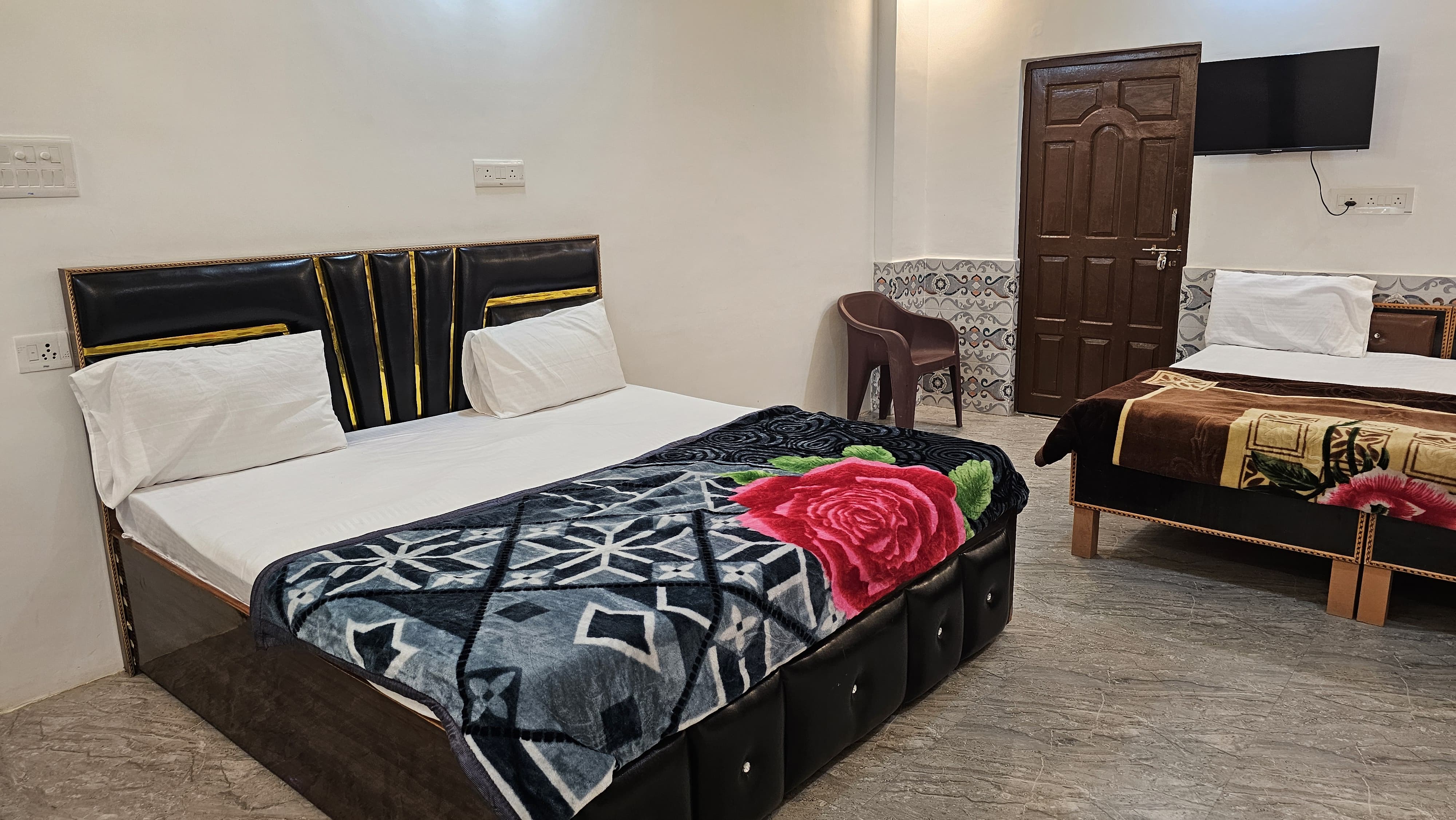 Shree Home Stay - Tap to explore photos