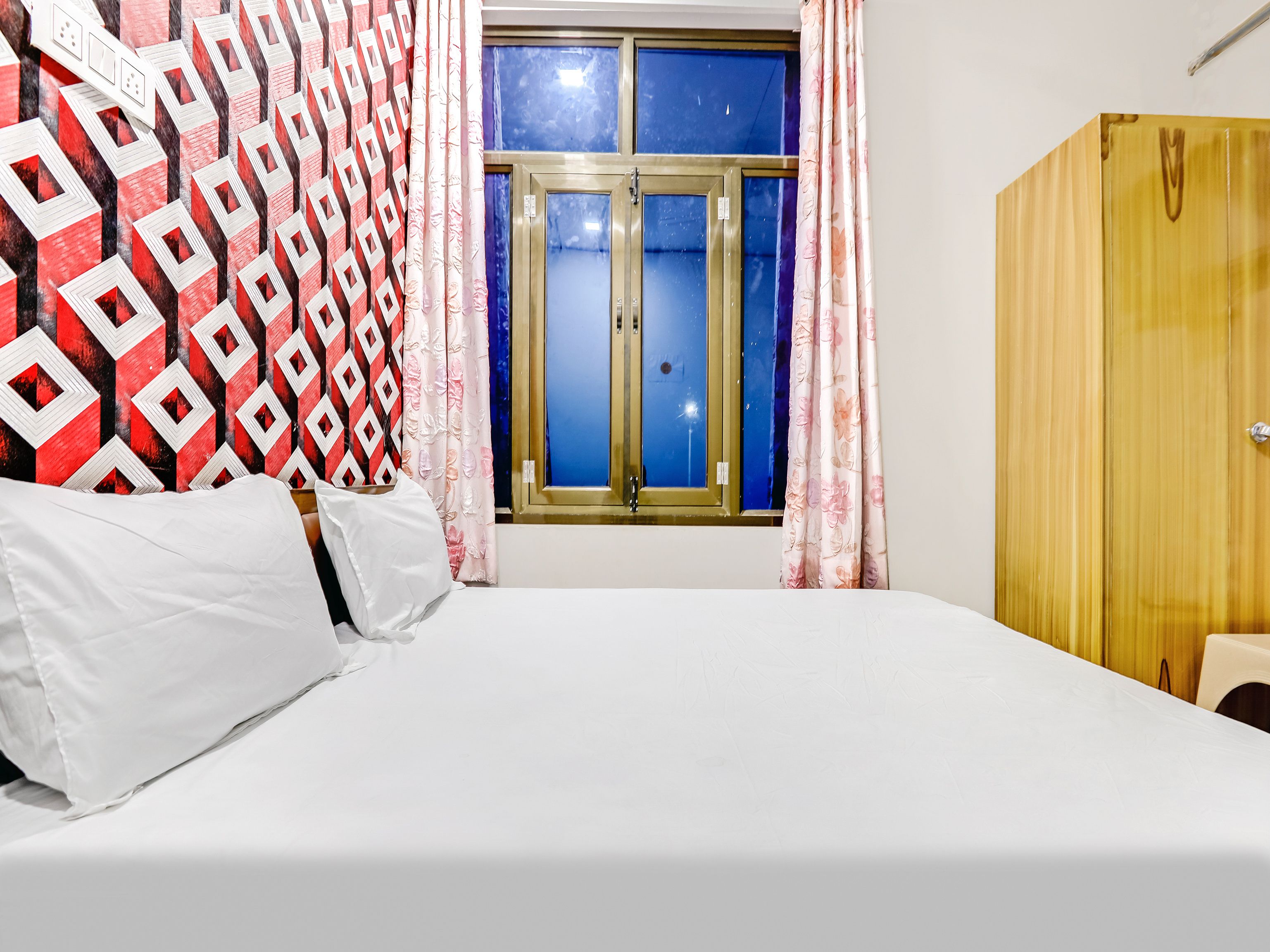 Pradhan Hotel - Tap to explore photos