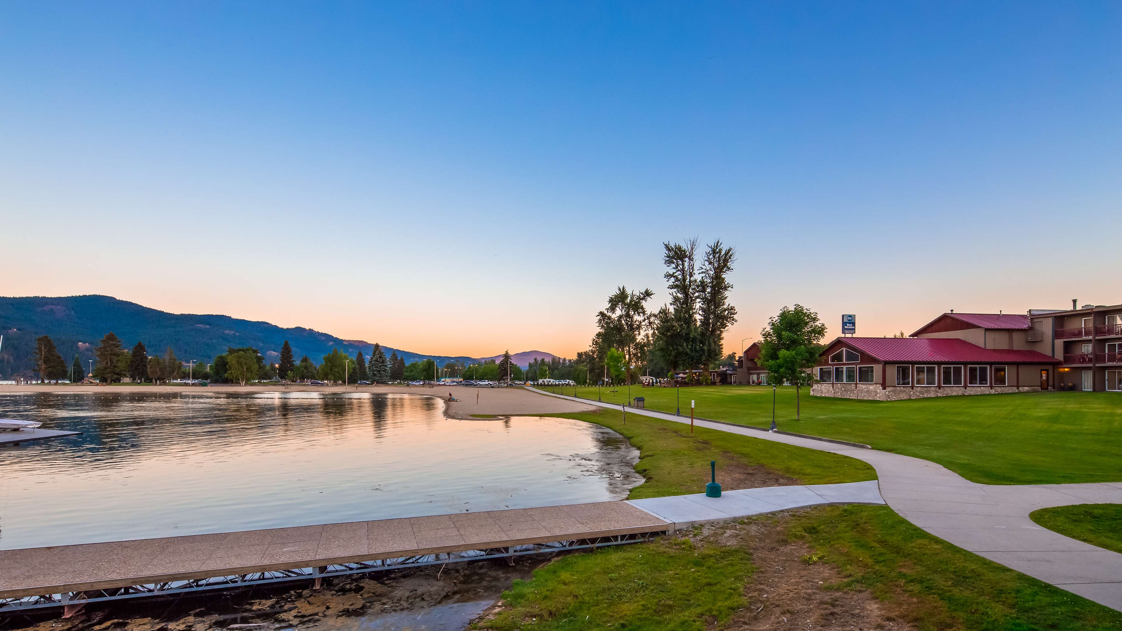 Best Western Edgewater Resort - Tap to explore photos