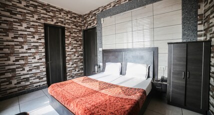 Hotel Kings Room Type - Deluxe Double Bed Non Ac Room only