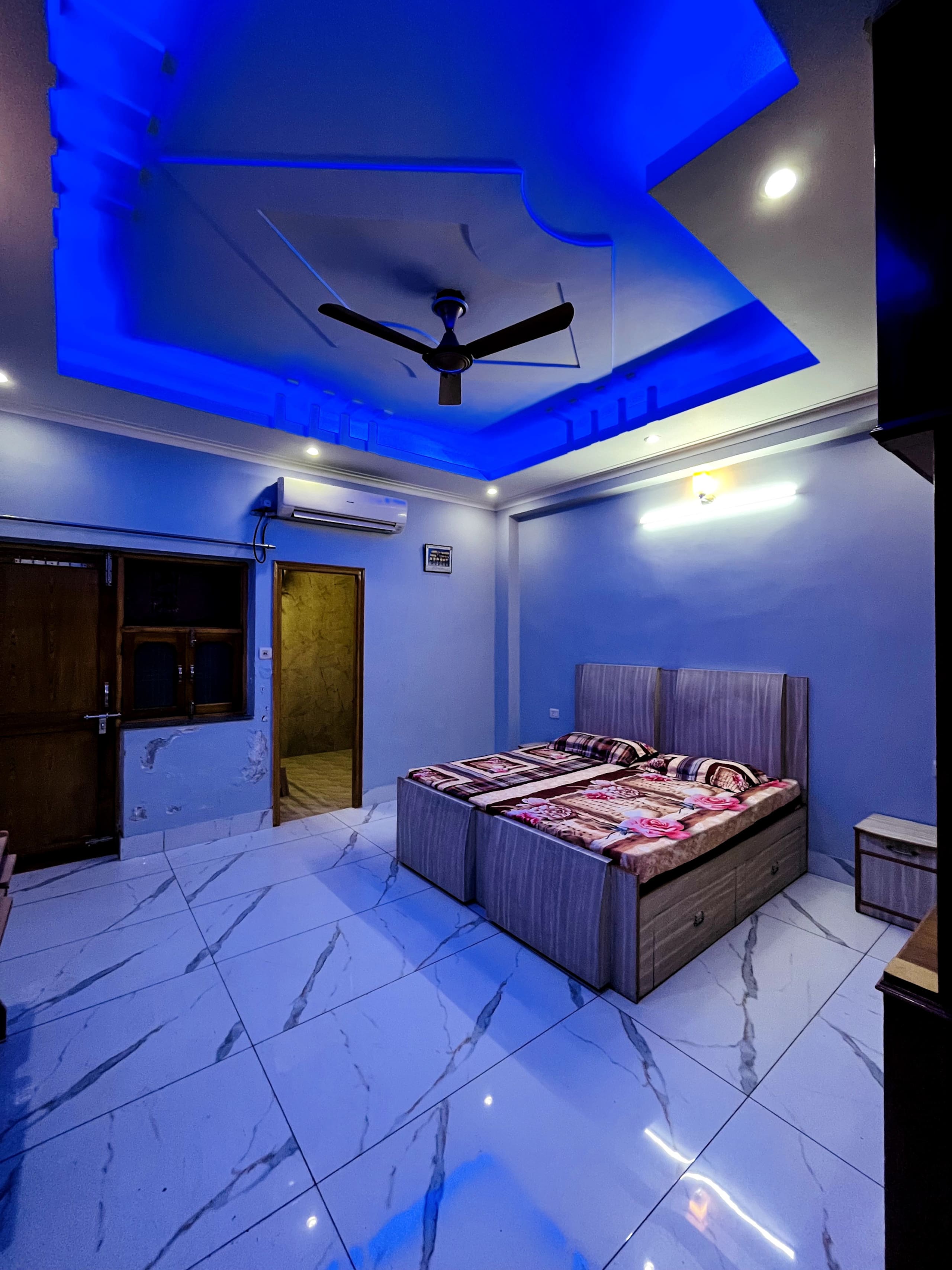 3 BHK Flat near Har Ki Pauri - Tap to explore photos