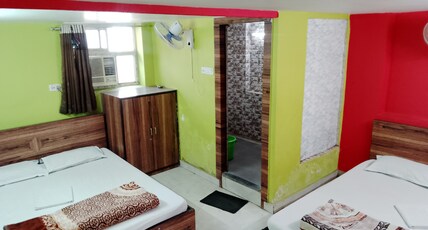 RAJ GUEST HOUSE Kolkata Room Type - 4 Bedded Room