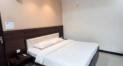Shreenath Palace Room Type - Super Deluxe Room