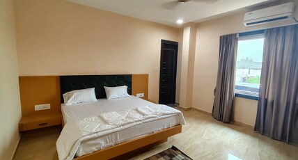 Hotel Padman Plaza Room Type - Standard King Bed Room