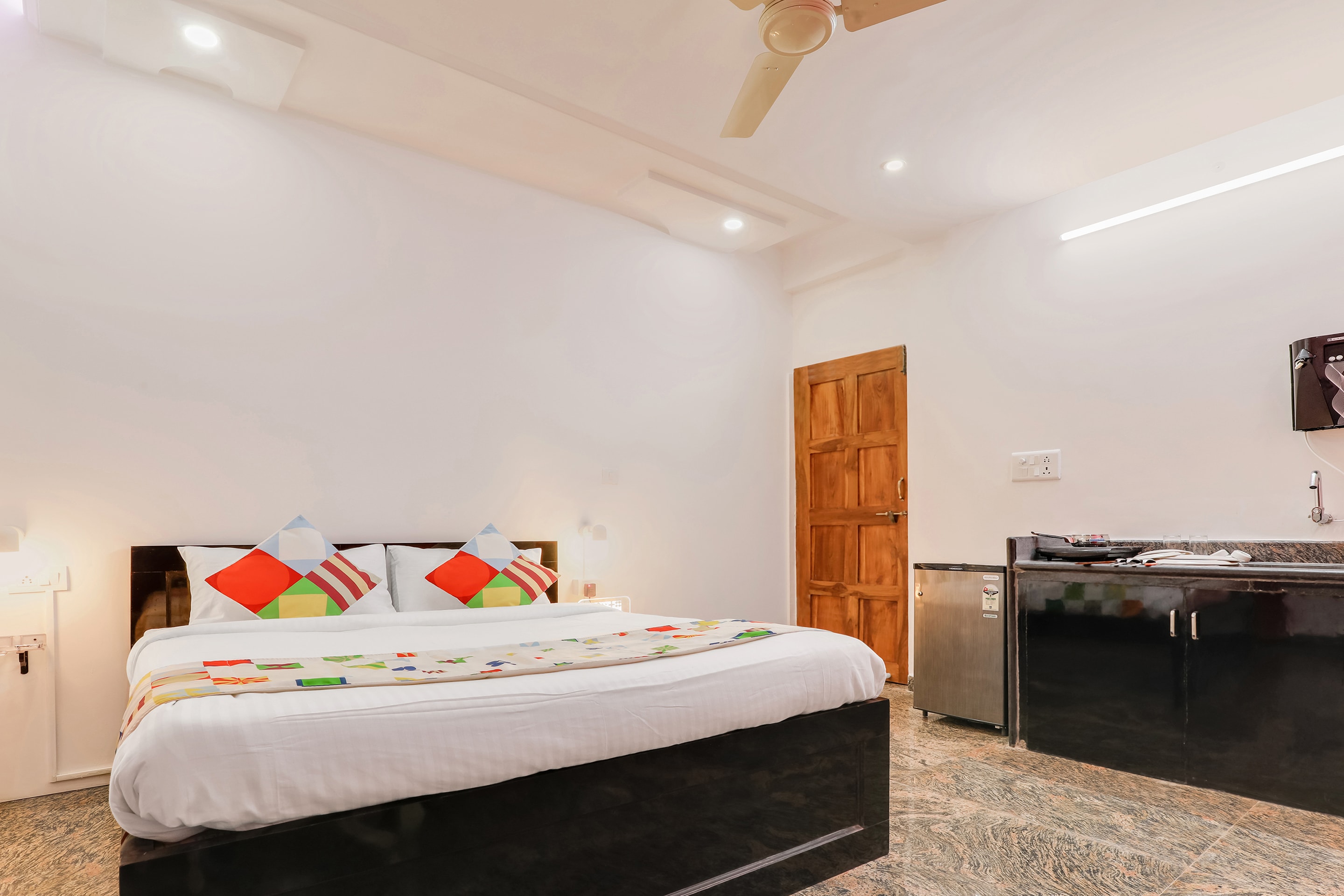 Hotel O Summer Hill Guest House - Tap to explore photos