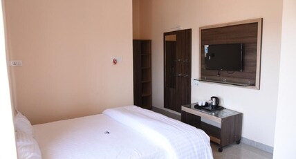 Yashas Paradise Room Type - A/c rooms