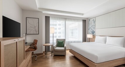 Courtyard by Marriott Bangkok Room Type - Guest room, 1 King