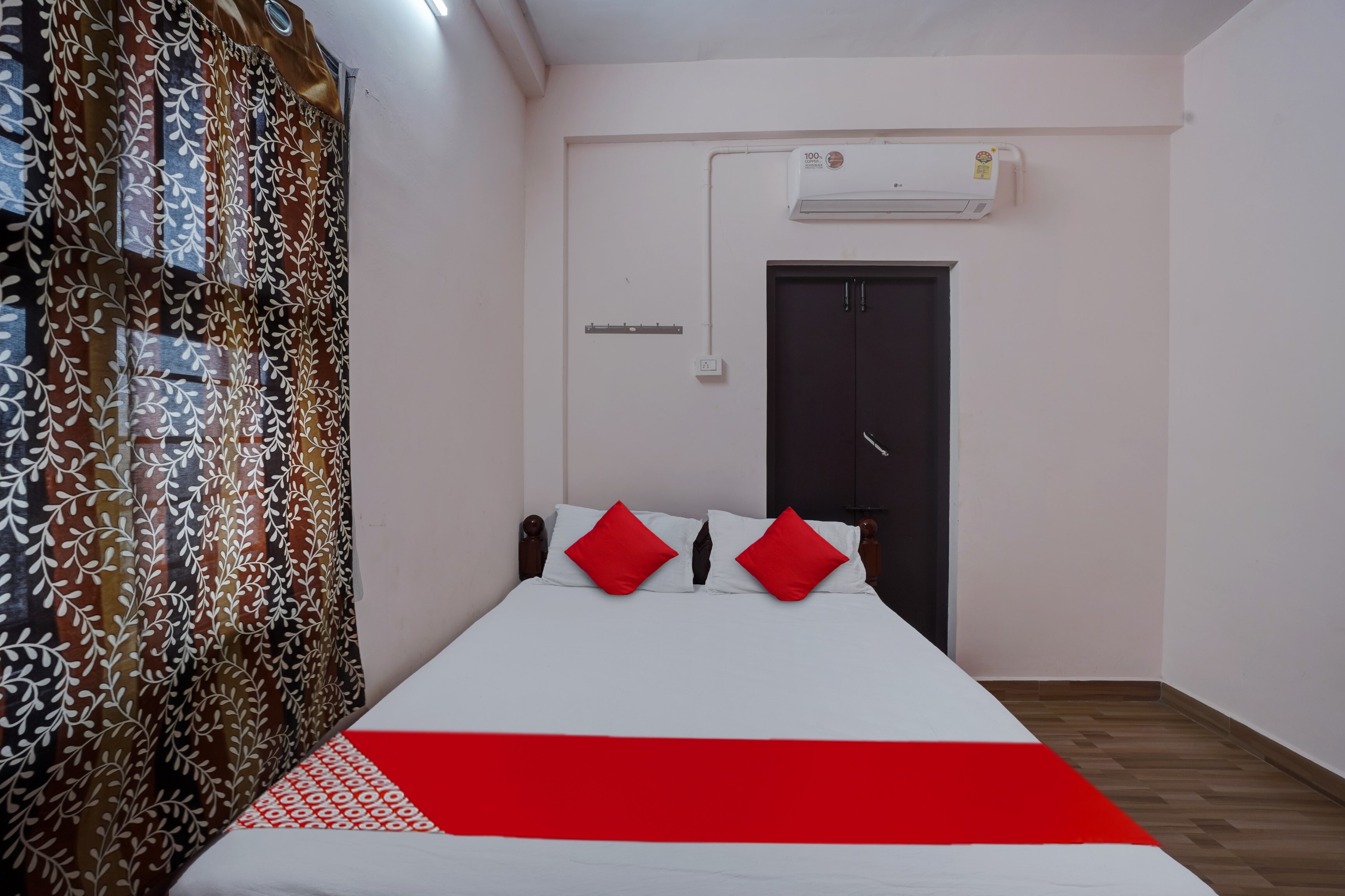 Hotel O I stayz - Tap to explore photos