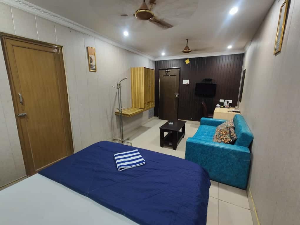 Hotel Excellency - Tap to explore photos