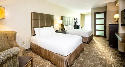Crowne Plaza Charleston Room Type - 2 Queen Standard Communications Accessible