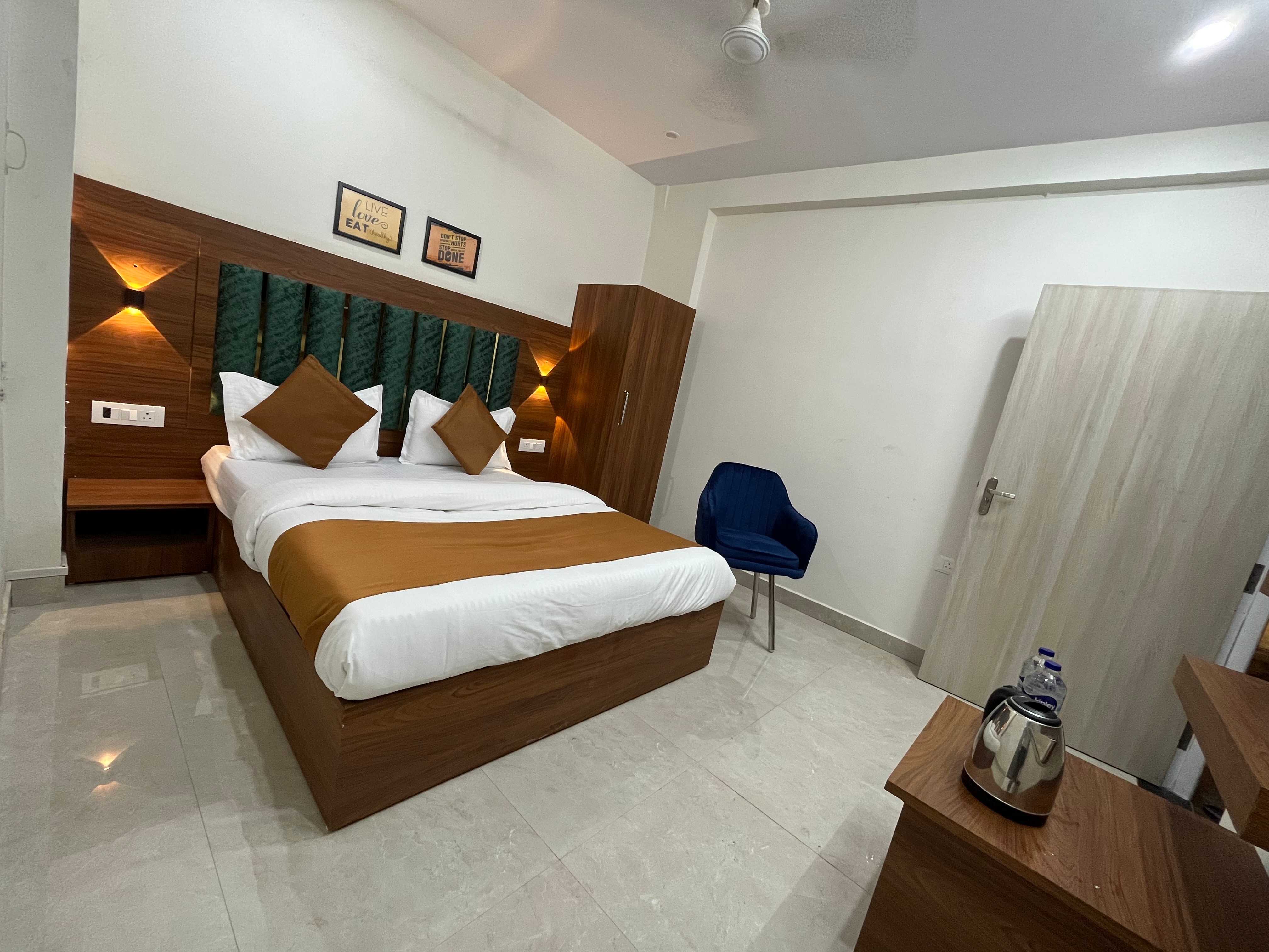 Hotel Airport Inn 1 km from Airport - Tap to explore photos