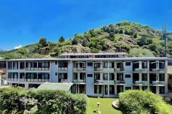 Hotel Pine Grove Near to Dal Lake