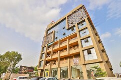 Hotel Royal Square by Sky Stays