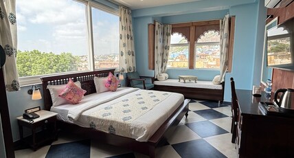 Kankariya Heritage Room Type - Fort and Lake View Superior Room with Jharokha room, King bed ( 3rd Floor )