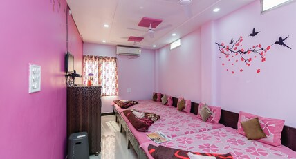Mansarovar Guest House Room Type - Delux Five Beded Ac Room