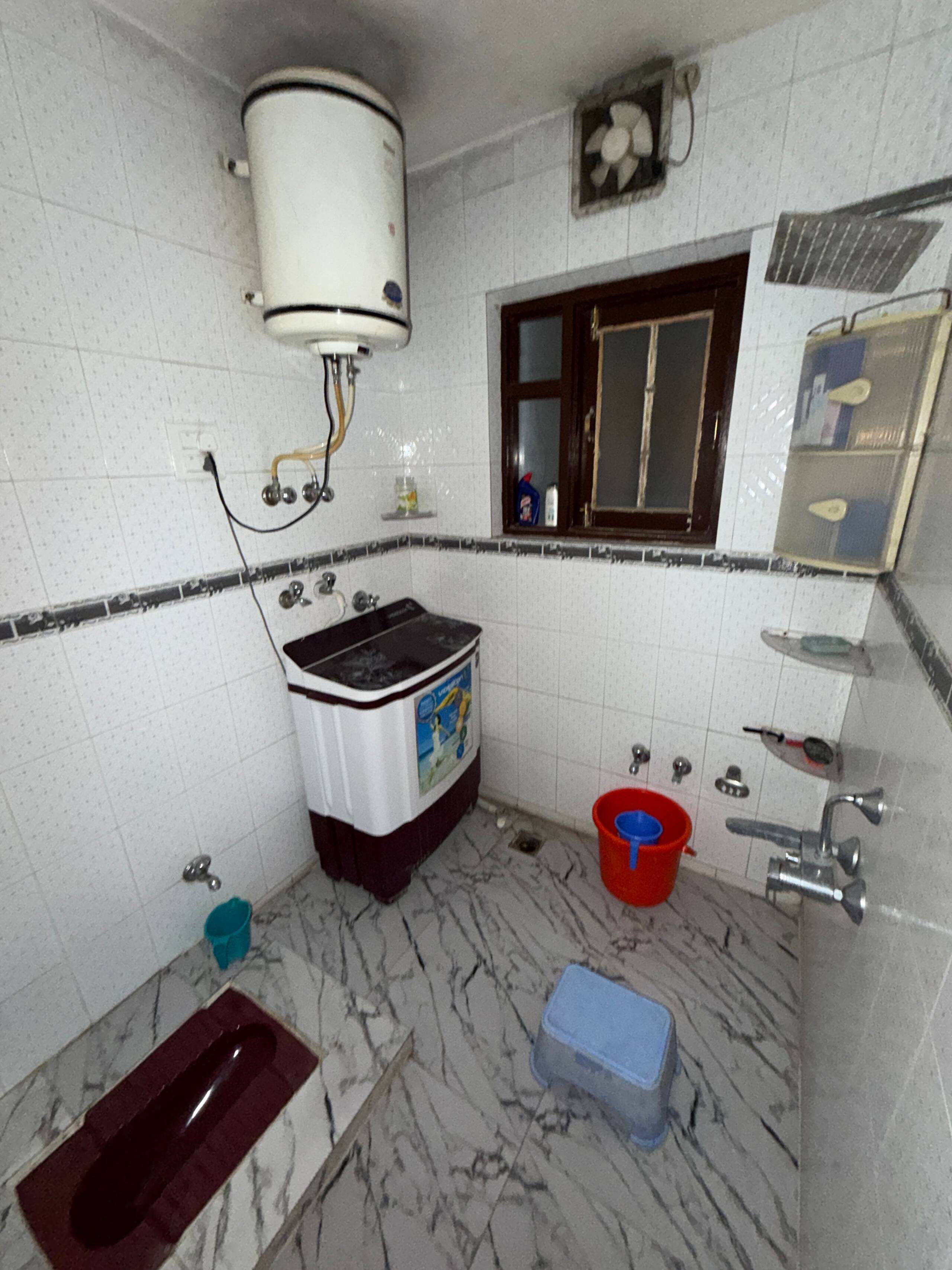 Available 2 Bedrooms And Kitchen - Tap to explore photos