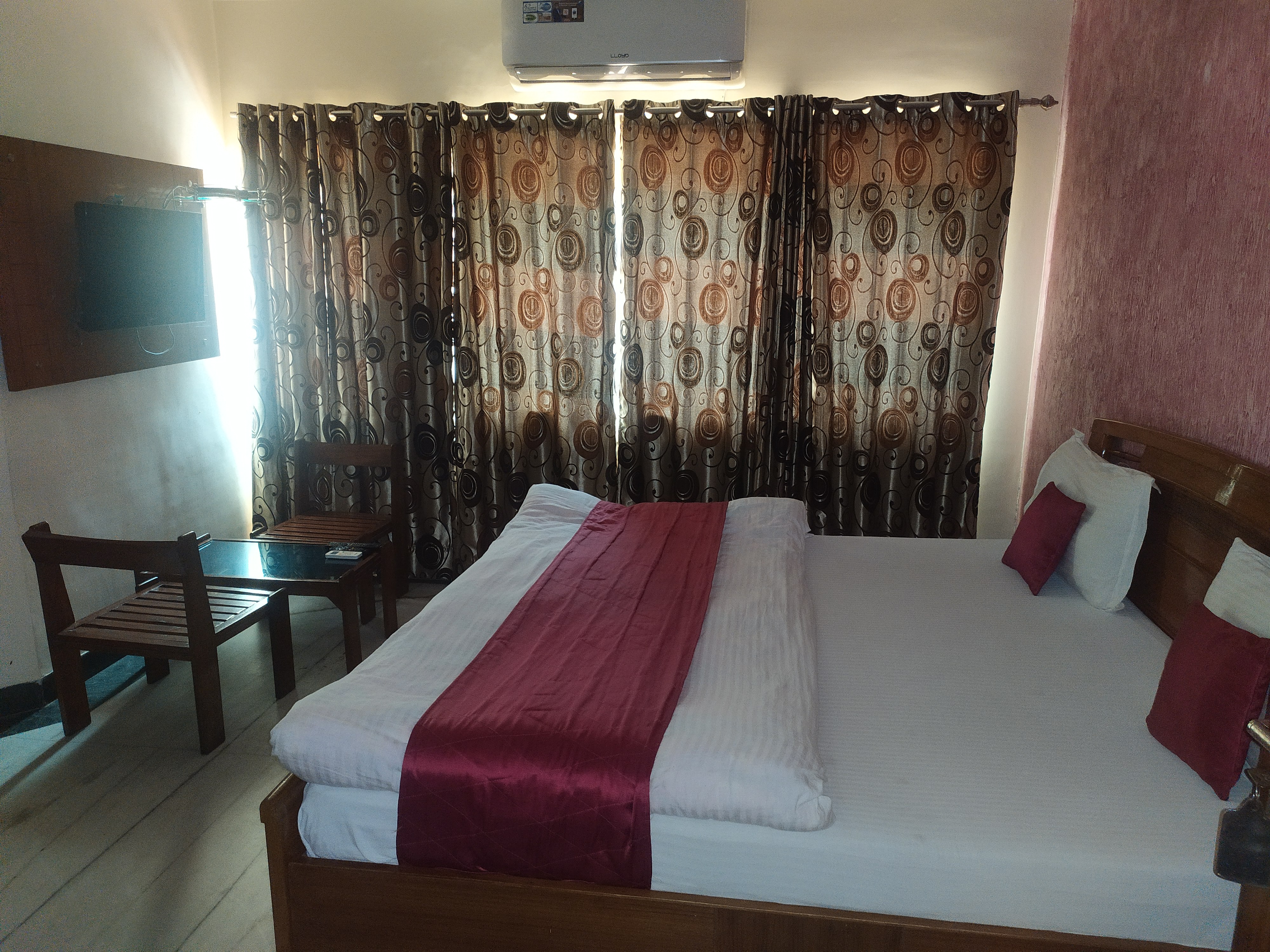 Hotel Kailash Palace - Tap to explore photos