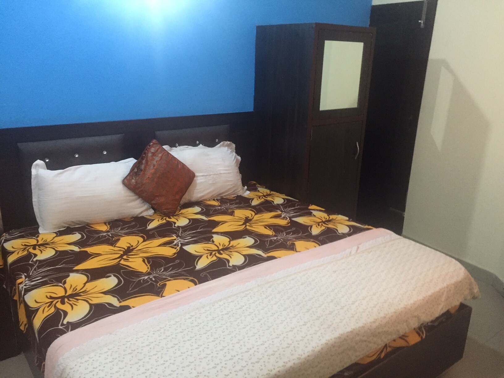 Hotel Kailash - Tap to explore photos