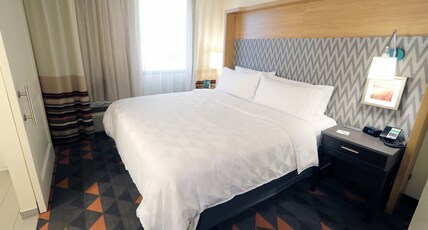 Holiday Inn CHAMPAIGN Room Type - 1 King Standard