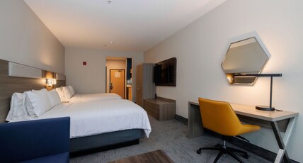 Holiday Inn Express & Suites Berkeley Room Type - 2 Queen Suite