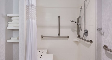 Hampton Inn Norcross Room Type - 1KG MOB HEAR ACC RI-SHW NS