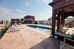 Hotel Hinduja Camps and Resort