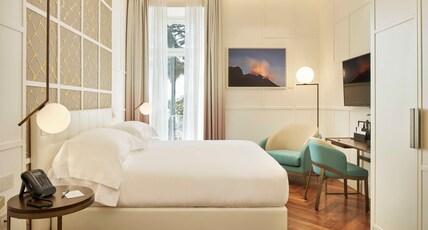 The Britannique Hotel Naples, Curio Collection By Hilton Room Type - KING ACCESSIBLE ROOM