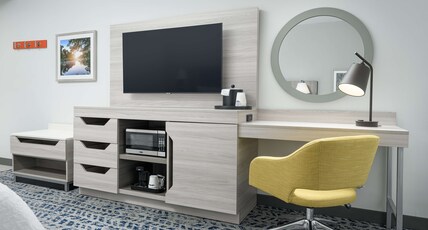 Hampton Inn Ashland City, TN Room Type - 1 KING HEARING ACCESSIBLE