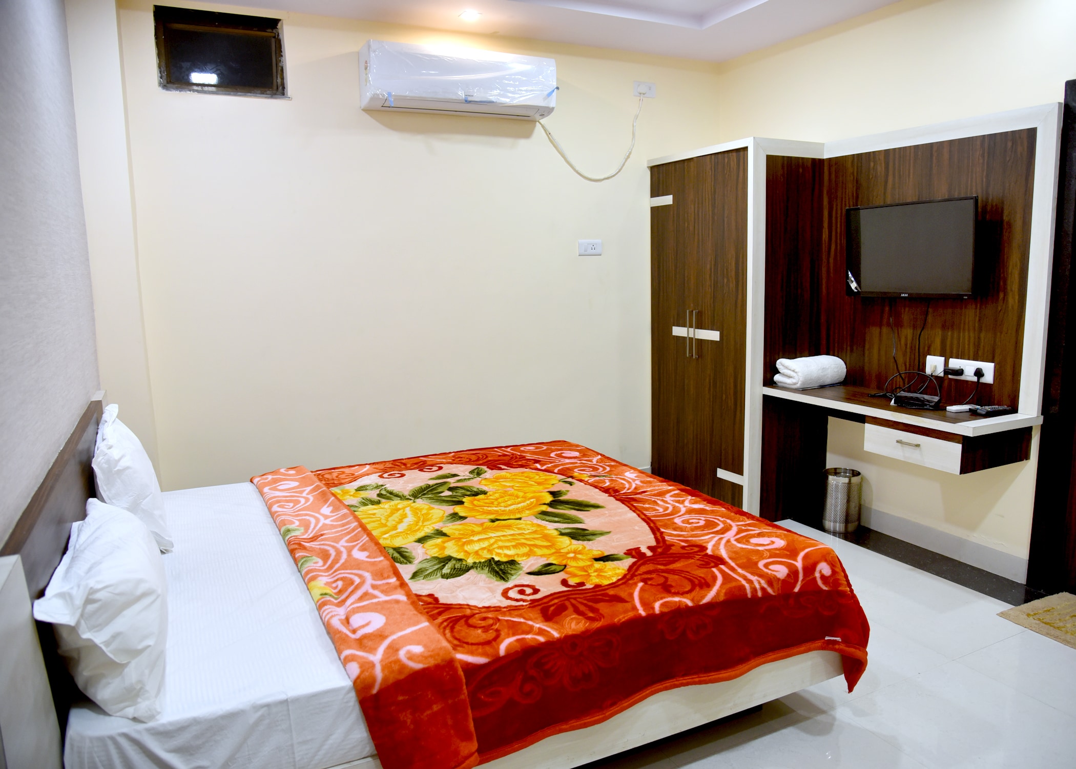 Hotel Swarat Inn - Tap to explore photos