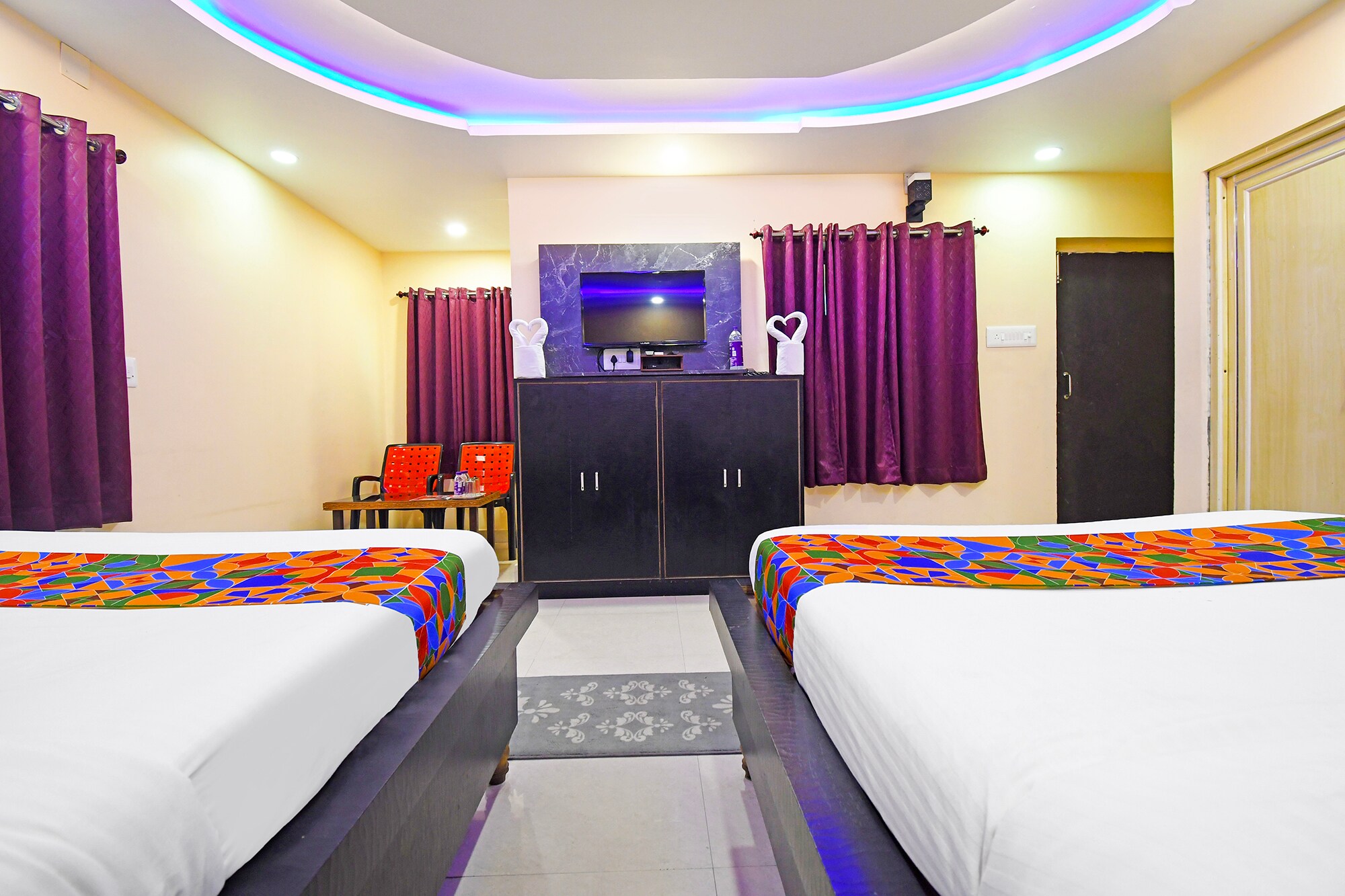 FabHotel Royal Lagoon - Nr. Railway Station Gate Number 1 - Tap to explore photos