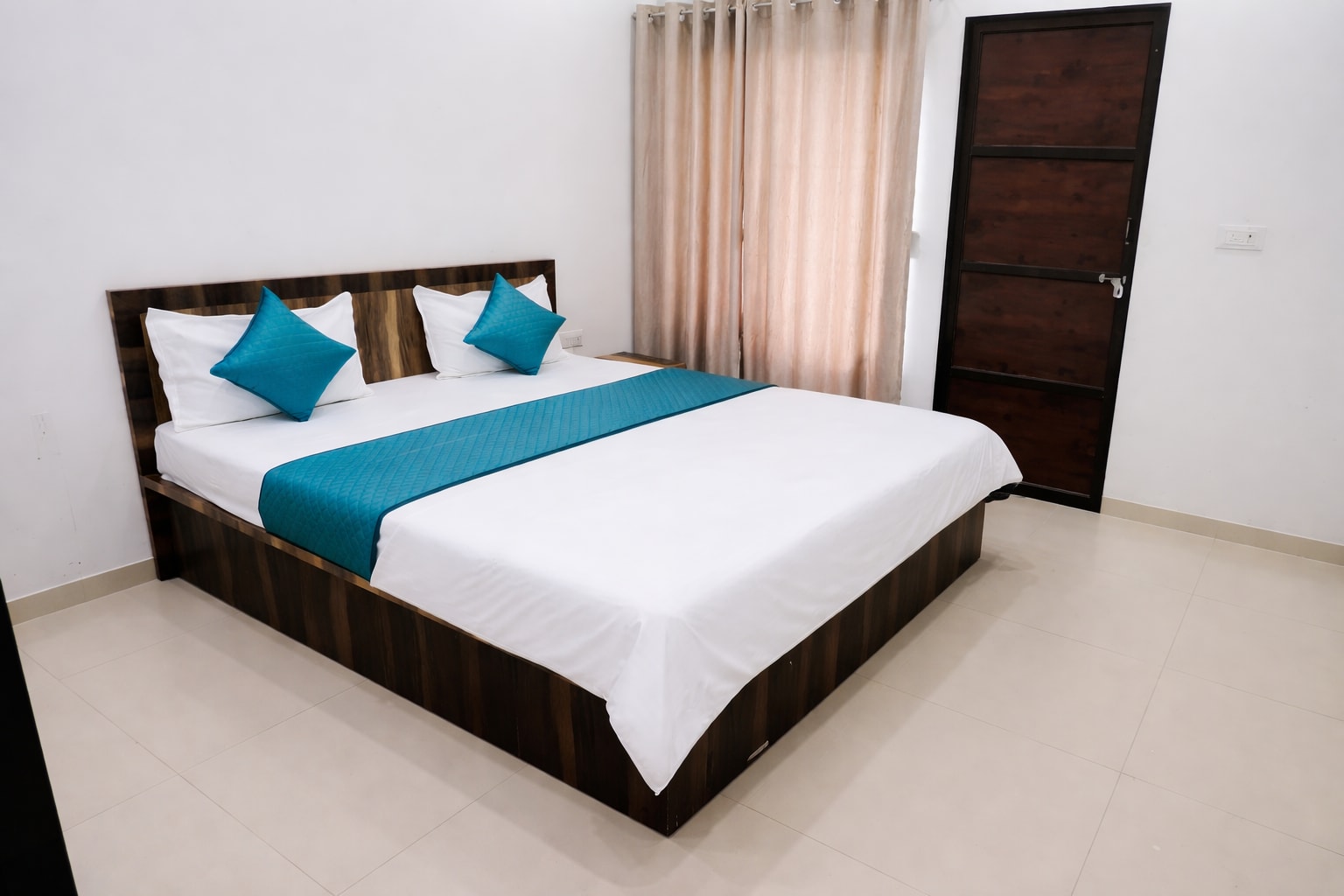 Nitharwal Palace Hotel Khatu Shyam Ji - Tap to explore photos