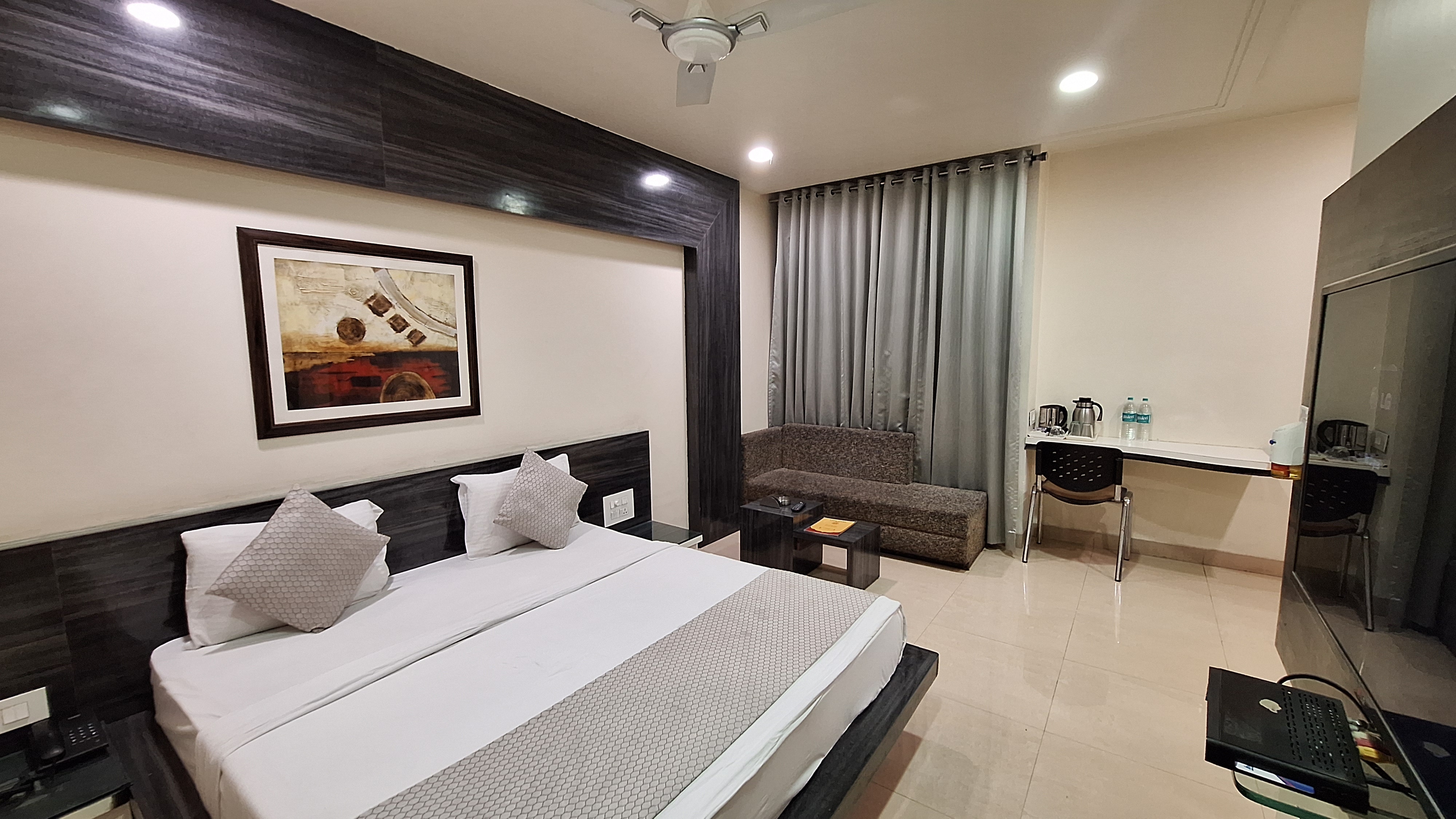 Hotel Alankar Palace (MP Nagar - Bhopal) - Tap to explore photos