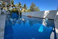 SS White Beach Villa