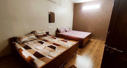 HIMALAYA INN GUEST HOUSE Room Type - Double Deluxe HIMALAYA INN GUEST HOUSE Room Type - Double Deluxe