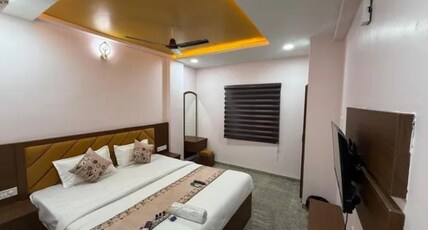 FabHotel Shaurya Palace, Pithampur Room Type - Deluxe Room
