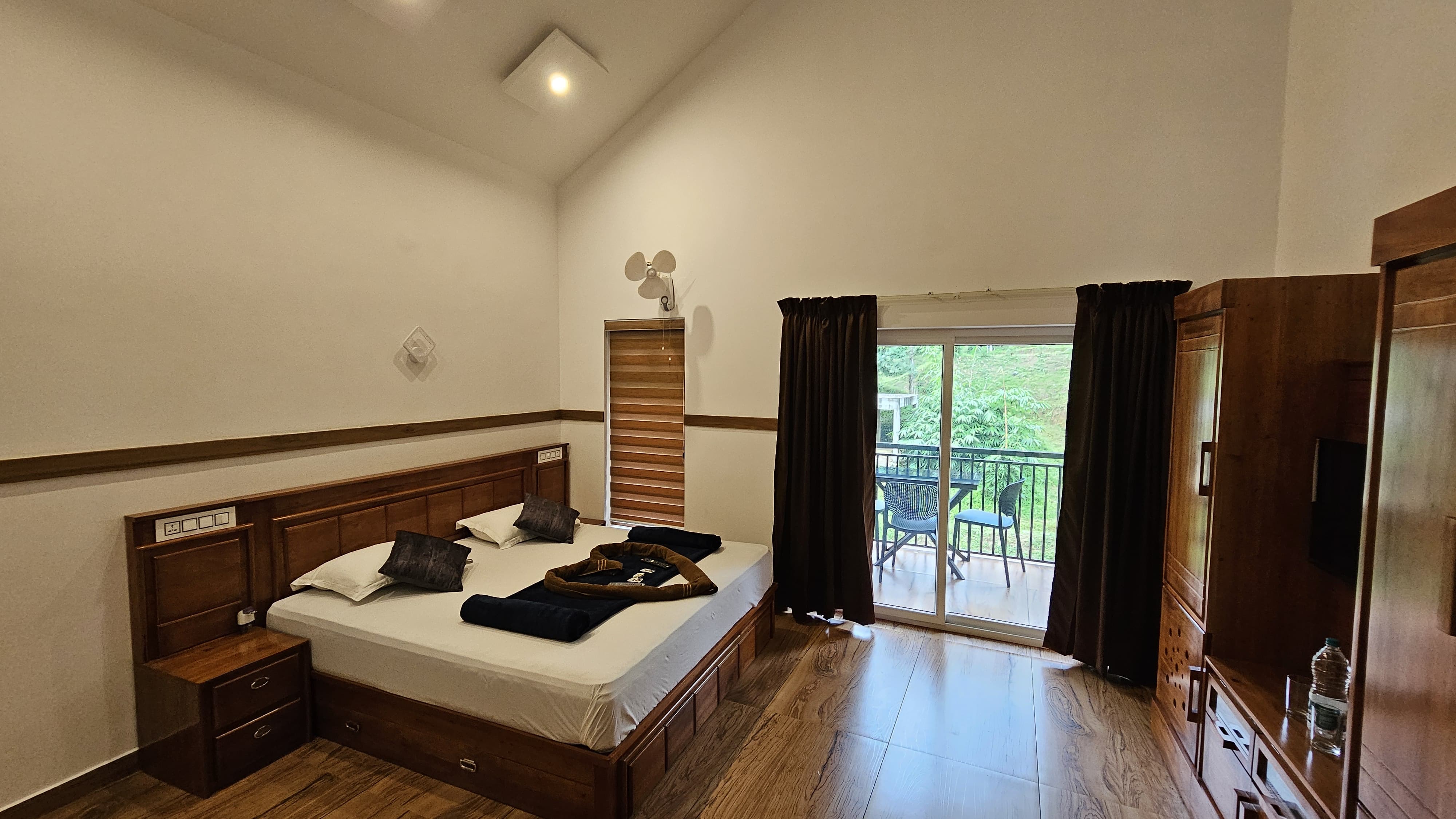 Casta Wild Homestay - Tap to explore photos